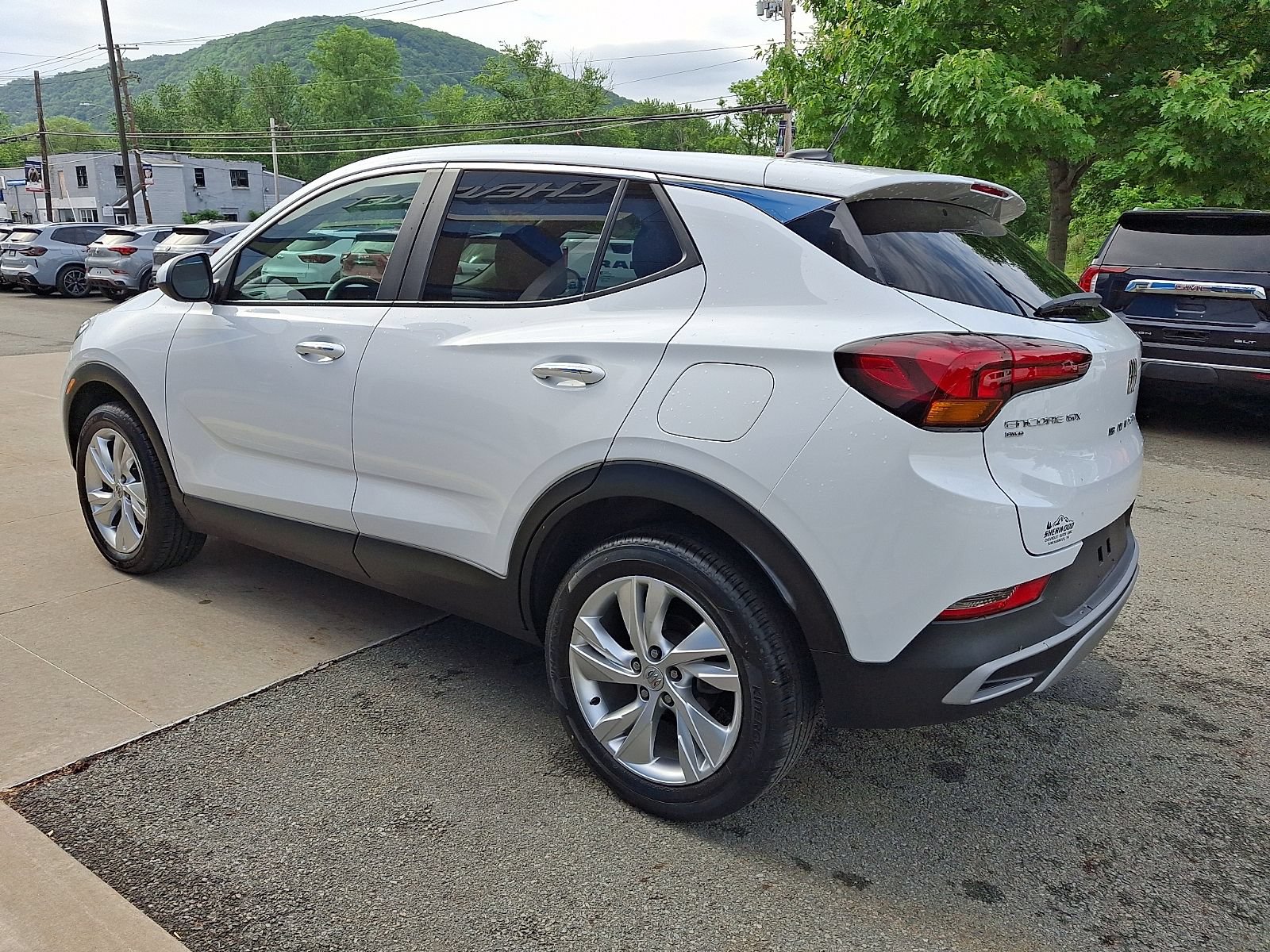 Used 2024 Buick Encore GX Preferred w/ Comfort Package AWD/4WD image 4