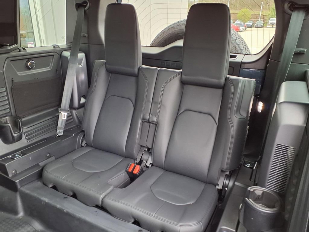 Used 2023 Land Rover Defender 110 SE image 26