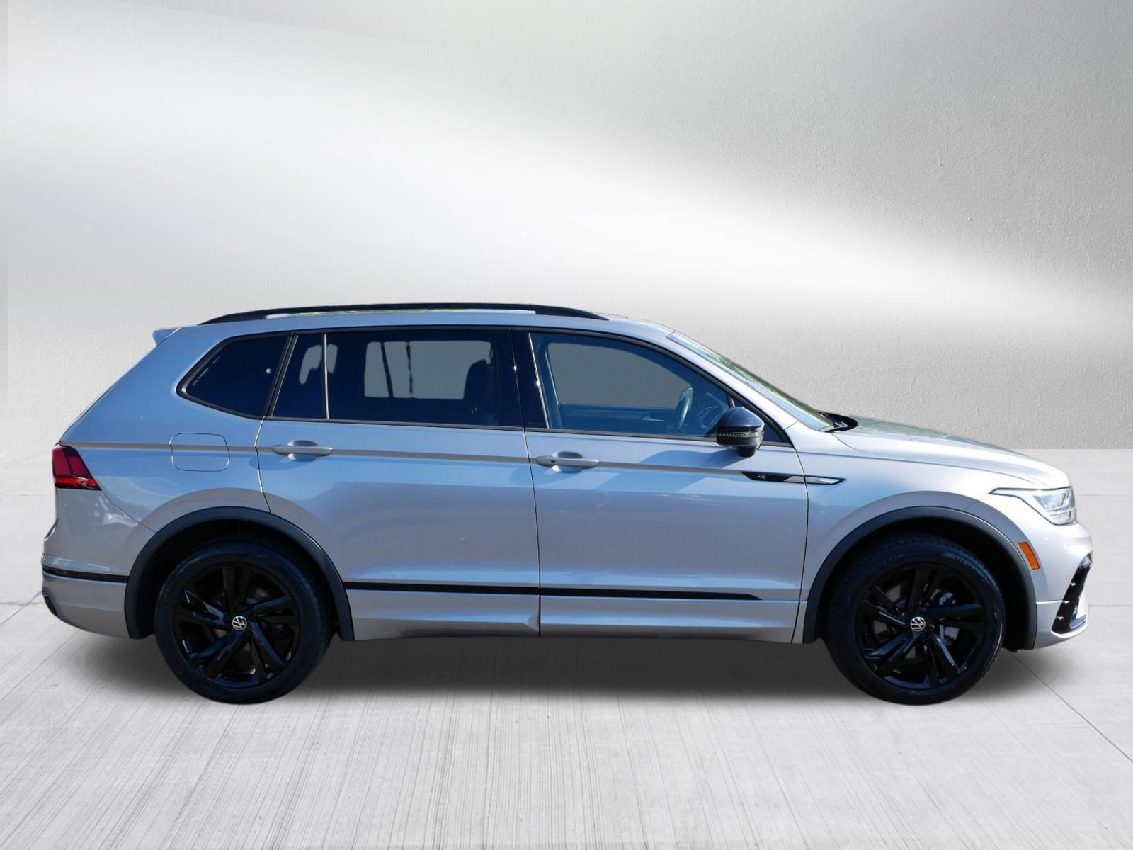 Certified 2023 Volkswagen Tiguan SE R-Line AWD/4WD image 8