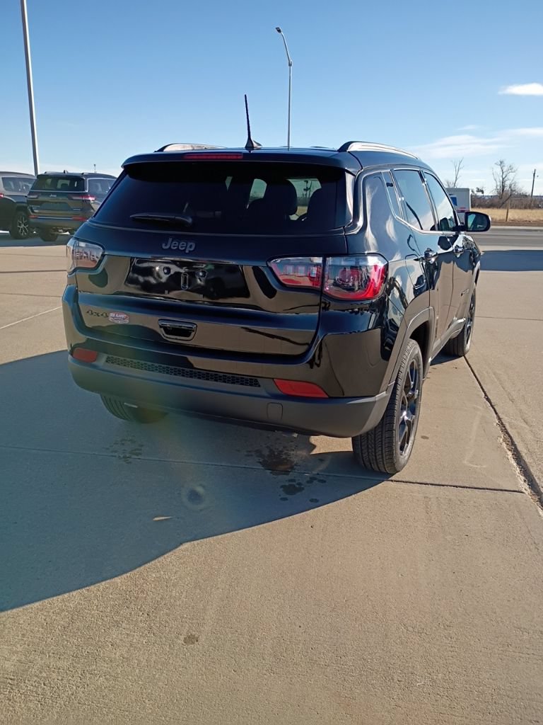New 2026 Jeep Compass Latitude AWD/4WD image 3