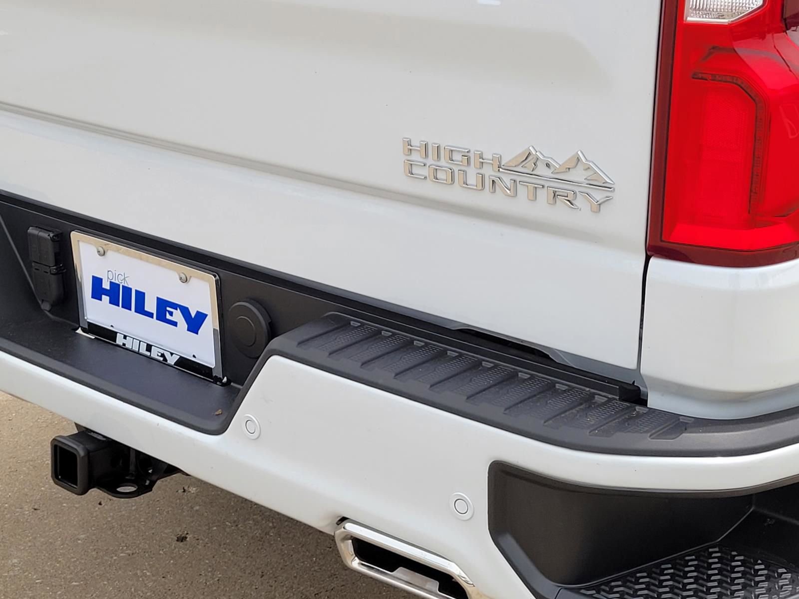 New 2026 Chevrolet Silverado 1500 High Country w/ High Country Premium Package AWD/4WD image 4
