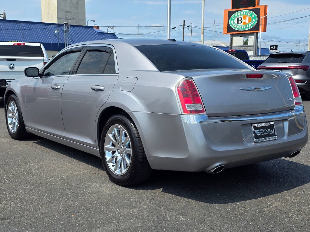 Used 2013 Chrysler 300 Touring w/ Driver Convenience Group RWD image 8