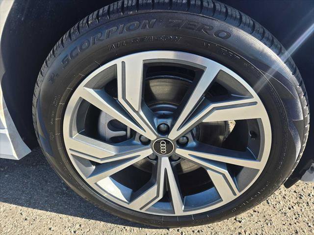 Used 2024 Audi Q4 e-tron Premium image 9