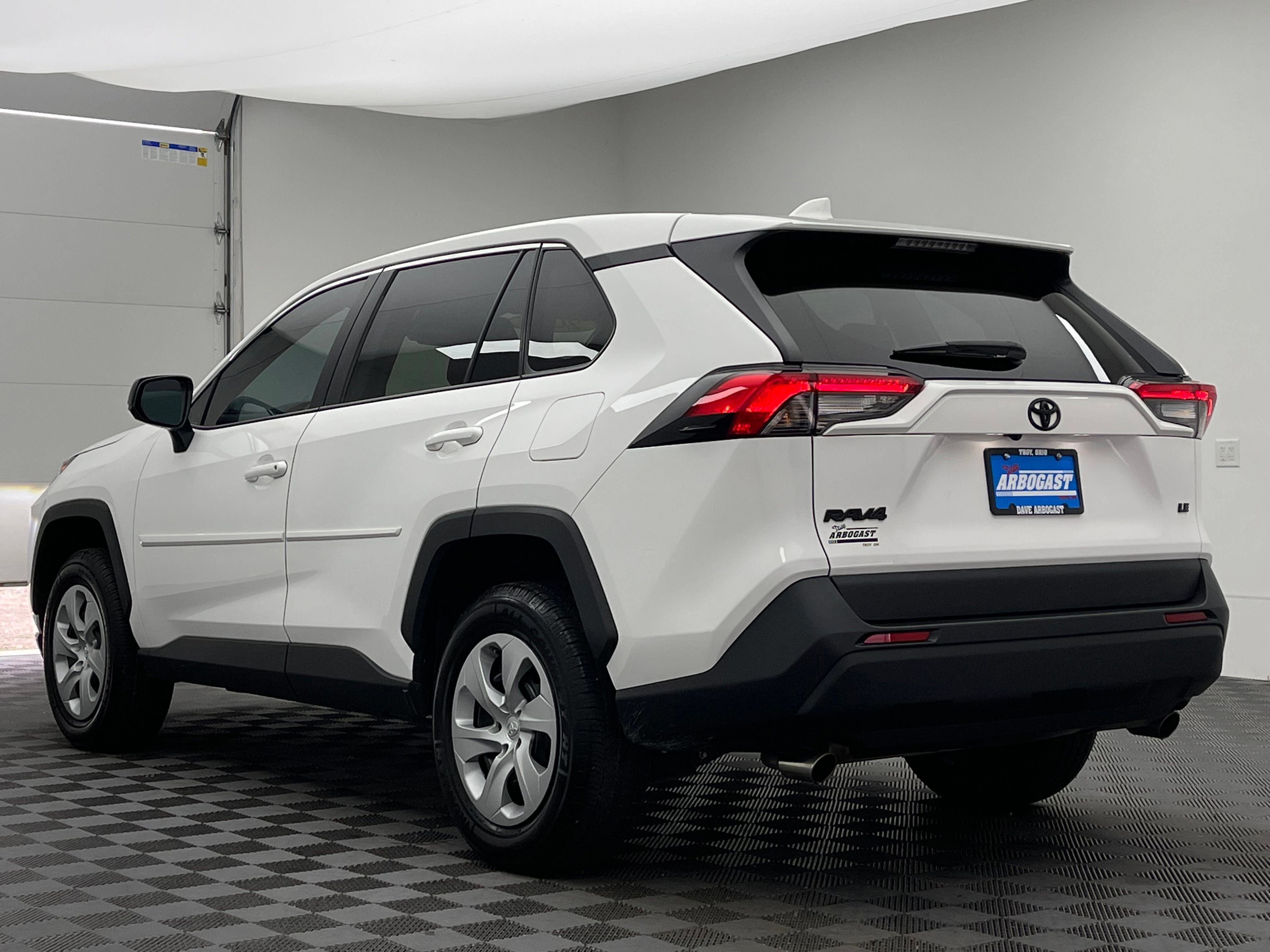 Used 2024 Toyota RAV4 LE FWD image 9