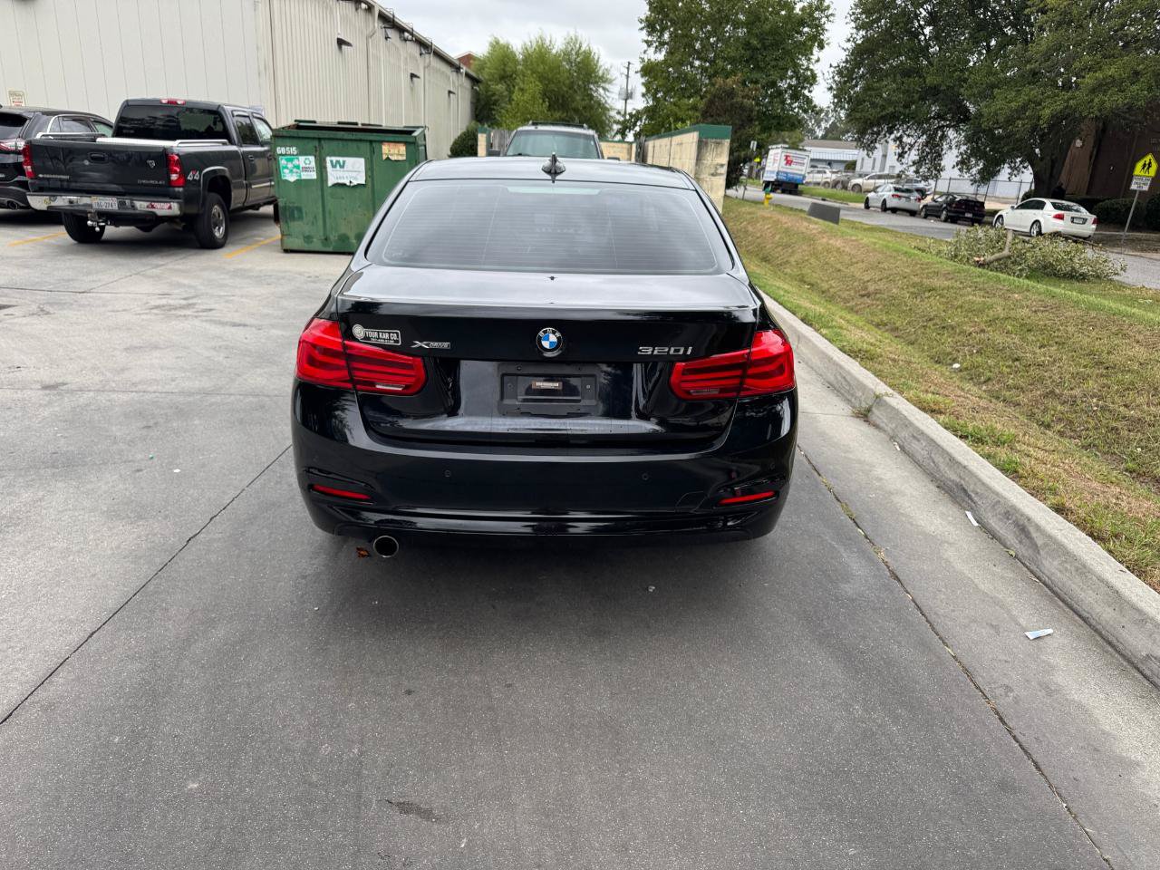 Used 2017 BMW 320i xDrive Sedan AWD/4WD image 9