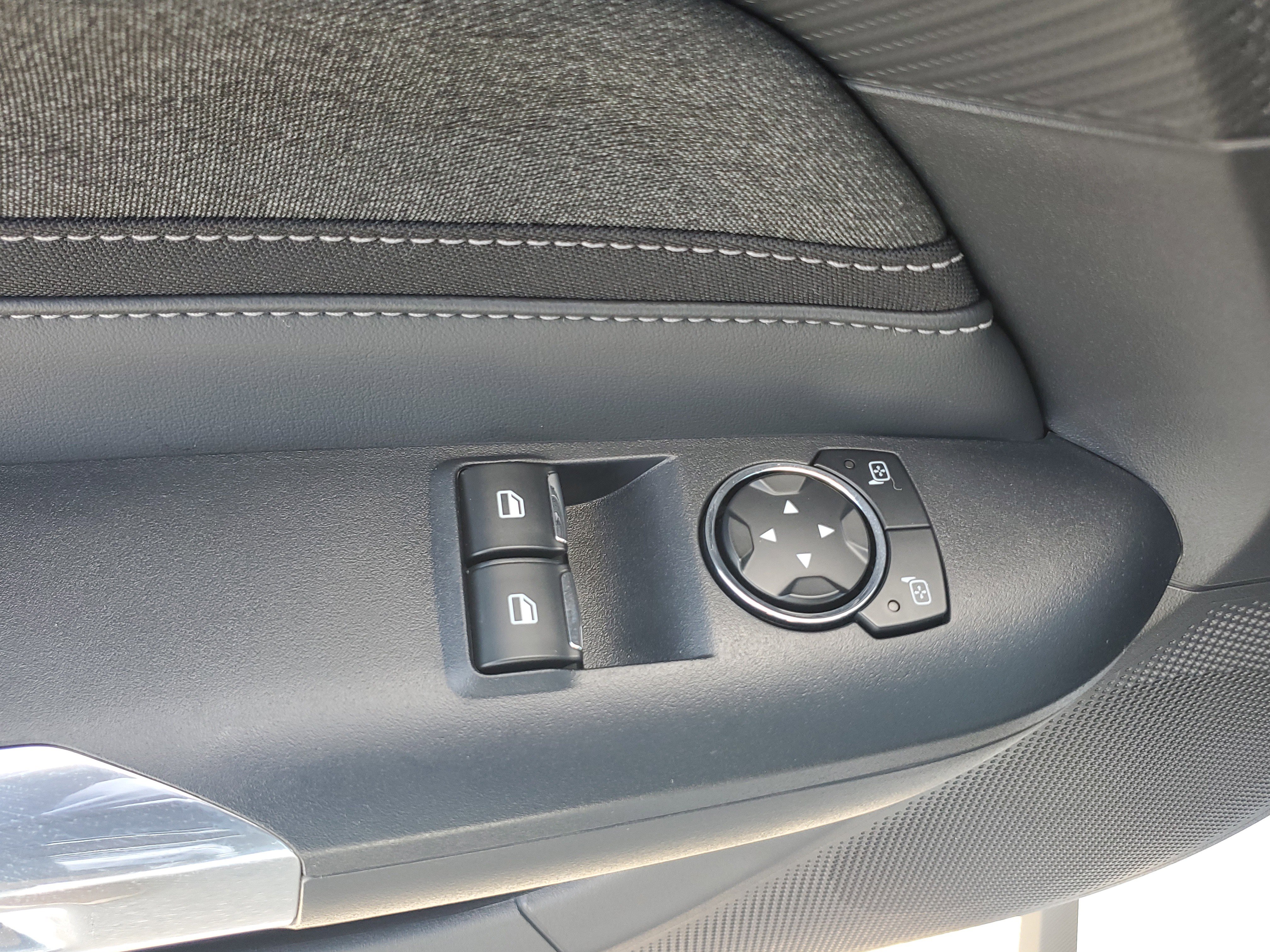 Used 2025 Ford Mustang Coupe image 25