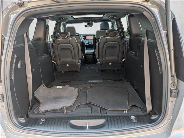 Used 2025 Chrysler Pacifica Limited FWD image 7