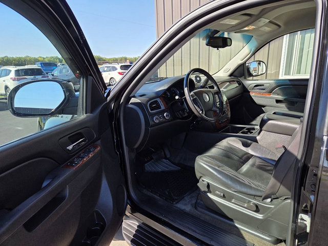 Used 2010 Chevrolet Suburban LT AWD/4WD image 20