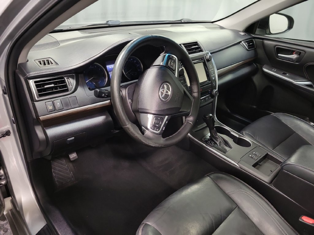 Used 2015 Toyota Camry XLE w/ Moonroof Package FWD image 17