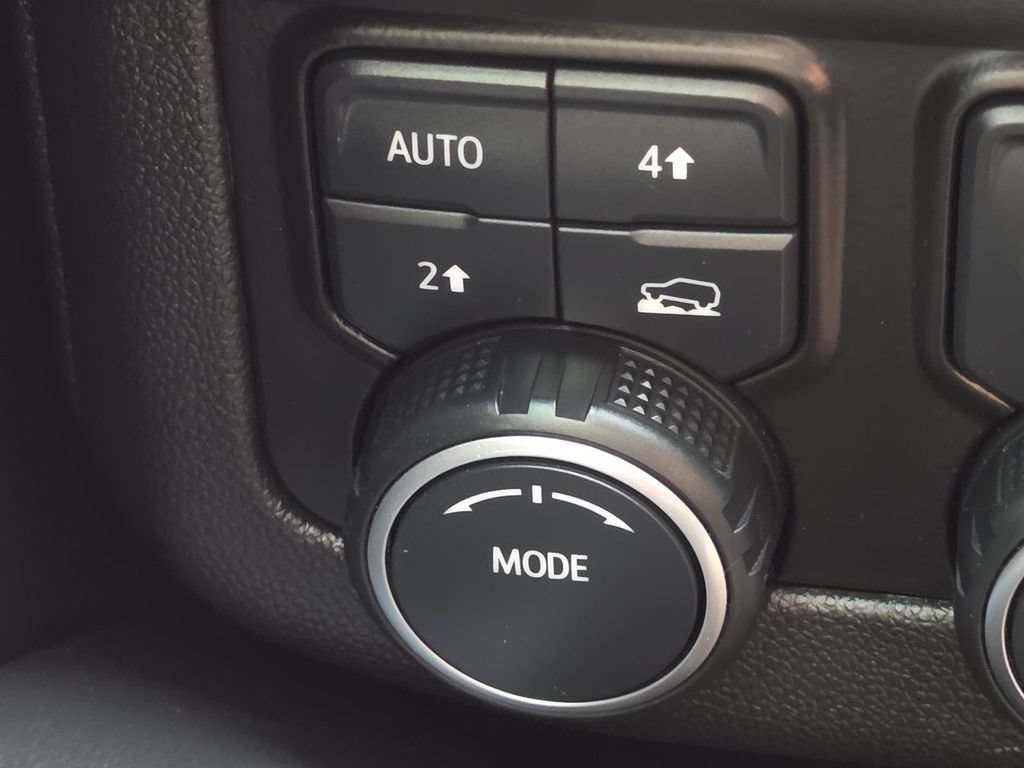 Used 2023 Chevrolet Suburban RST AWD/4WD image 27