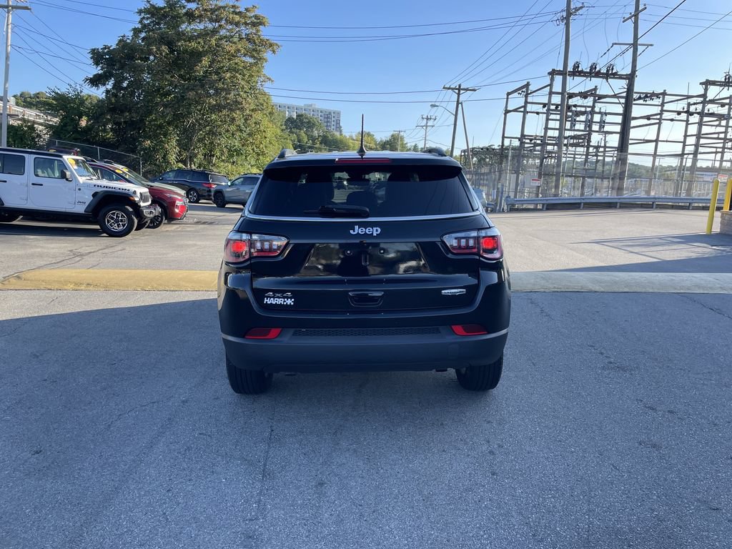 Used 2024 Jeep Compass Latitude AWD/4WD image 4