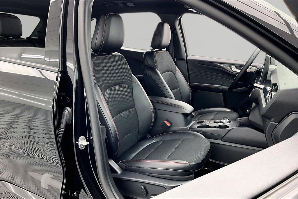 Certified 2025 Ford Escape ST-Line Elite AWD/4WD image 7