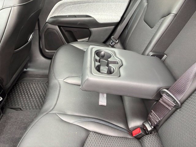 Used 2025 Jeep Compass Latitude w/ Sun & Sound Group AWD/4WD image 17