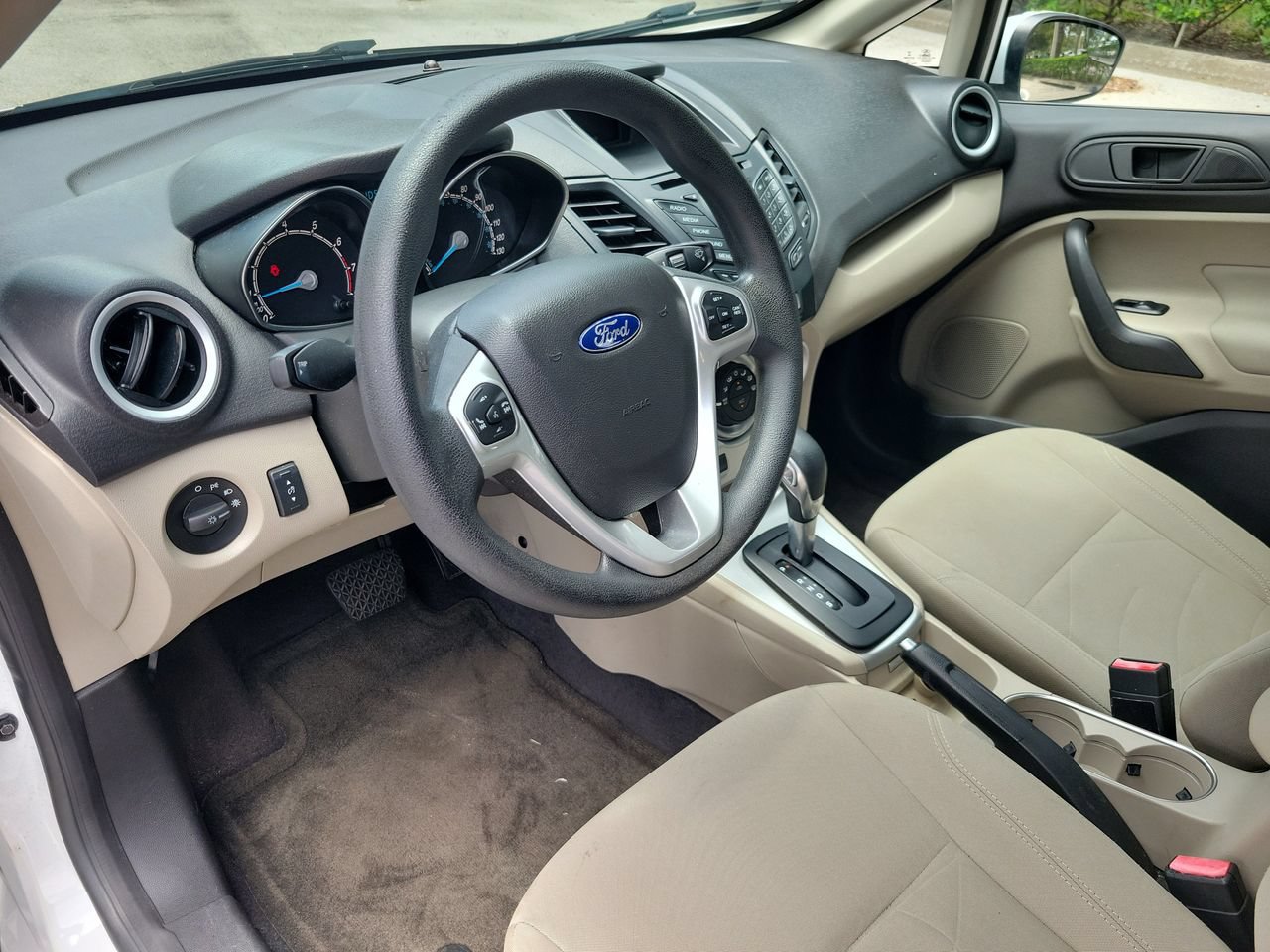 Used 2018 Ford Fiesta SE FWD image 15