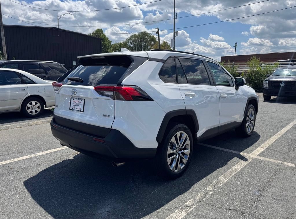 Used 2019 Toyota RAV4 XLE Premium FWD image 7