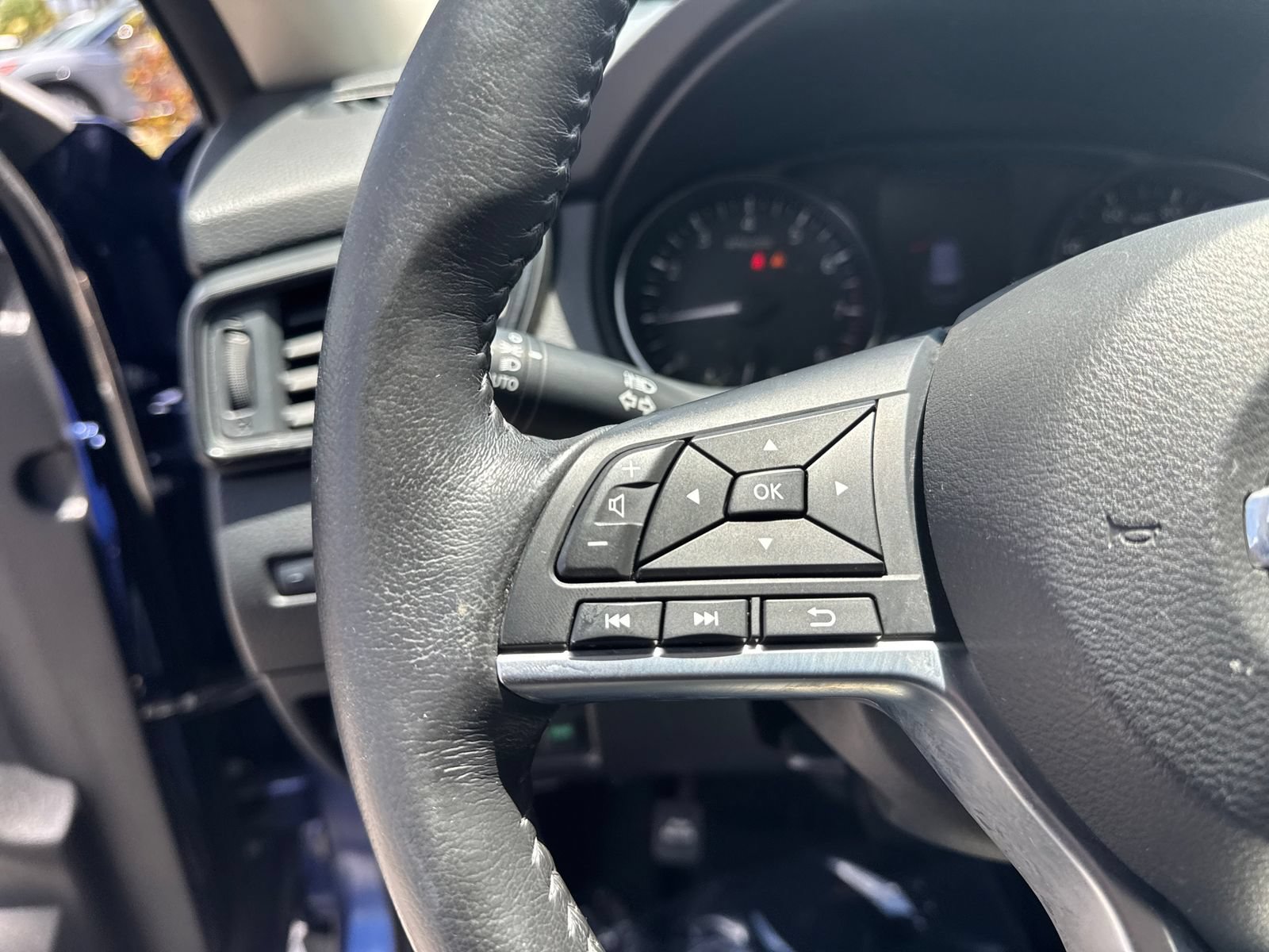 Used 2019 Nissan Rogue SV AWD/4WD image 26