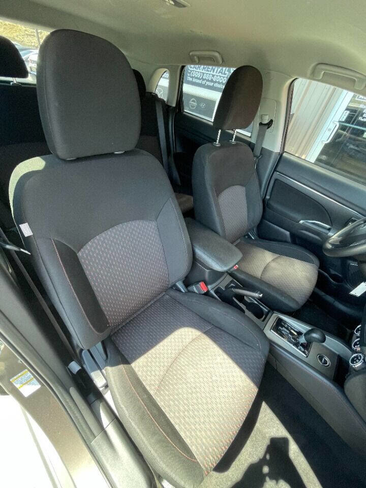 Used 2018 Mitsubishi Outlander Sport ES image 3