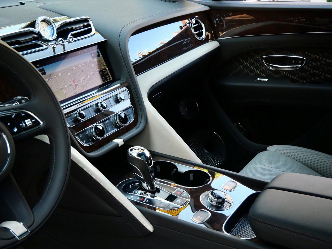 Used 2025 Bentley Bentayga Extended Wheelbase image 15