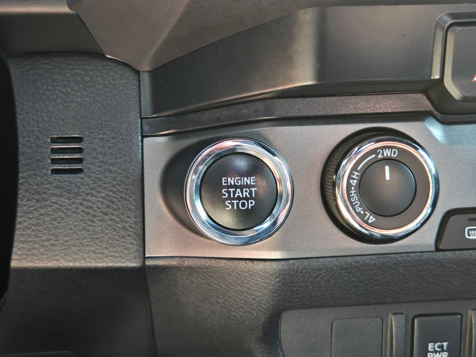 Certified 2020 Toyota Tacoma TRD Off-Road AWD/4WD image 36