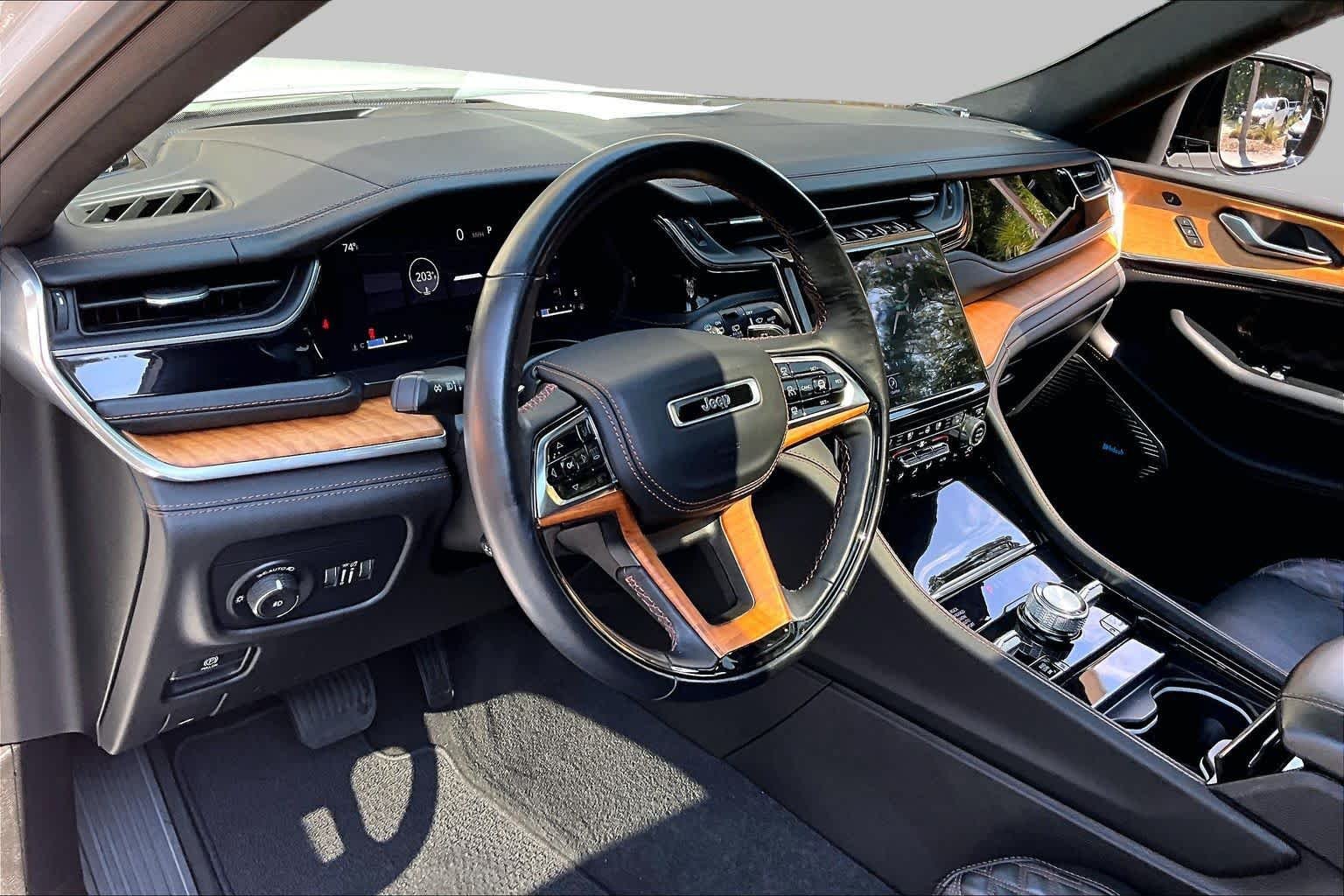 Used 2022 Jeep Grand Cherokee Summit AWD/4WD image 18