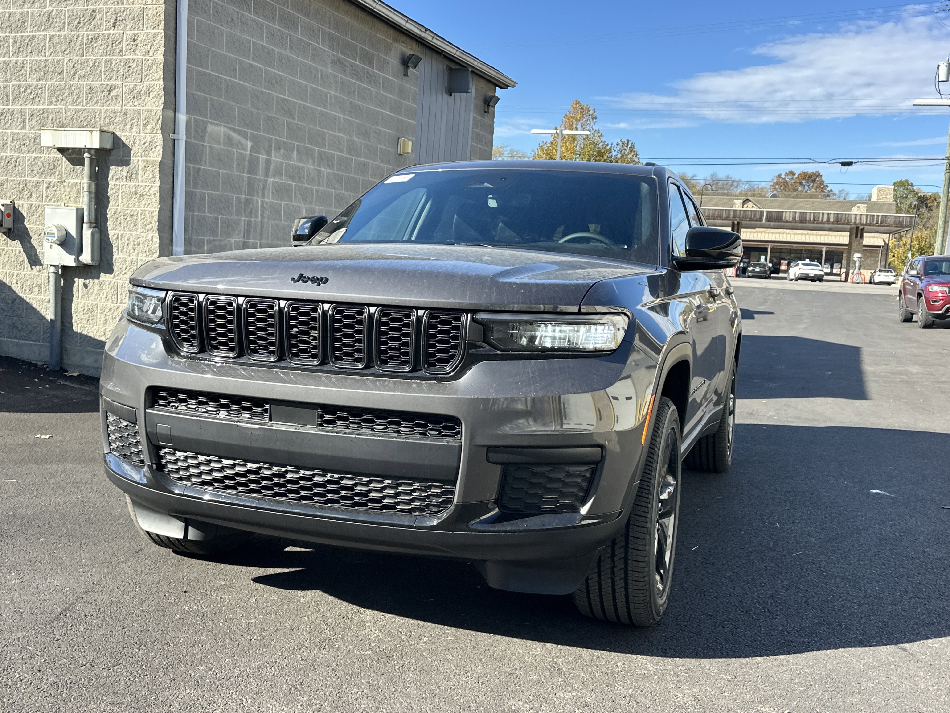 New 2025 Jeep Grand Cherokee L Altitude image 24