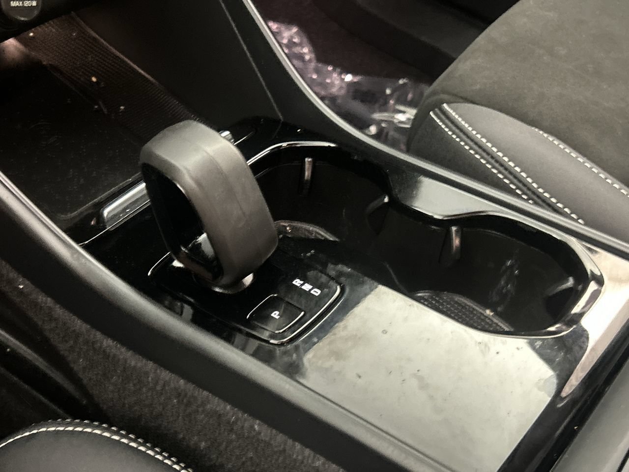 Used 2023 Volvo XC40 Recharge Plus AWD/4WD image 17