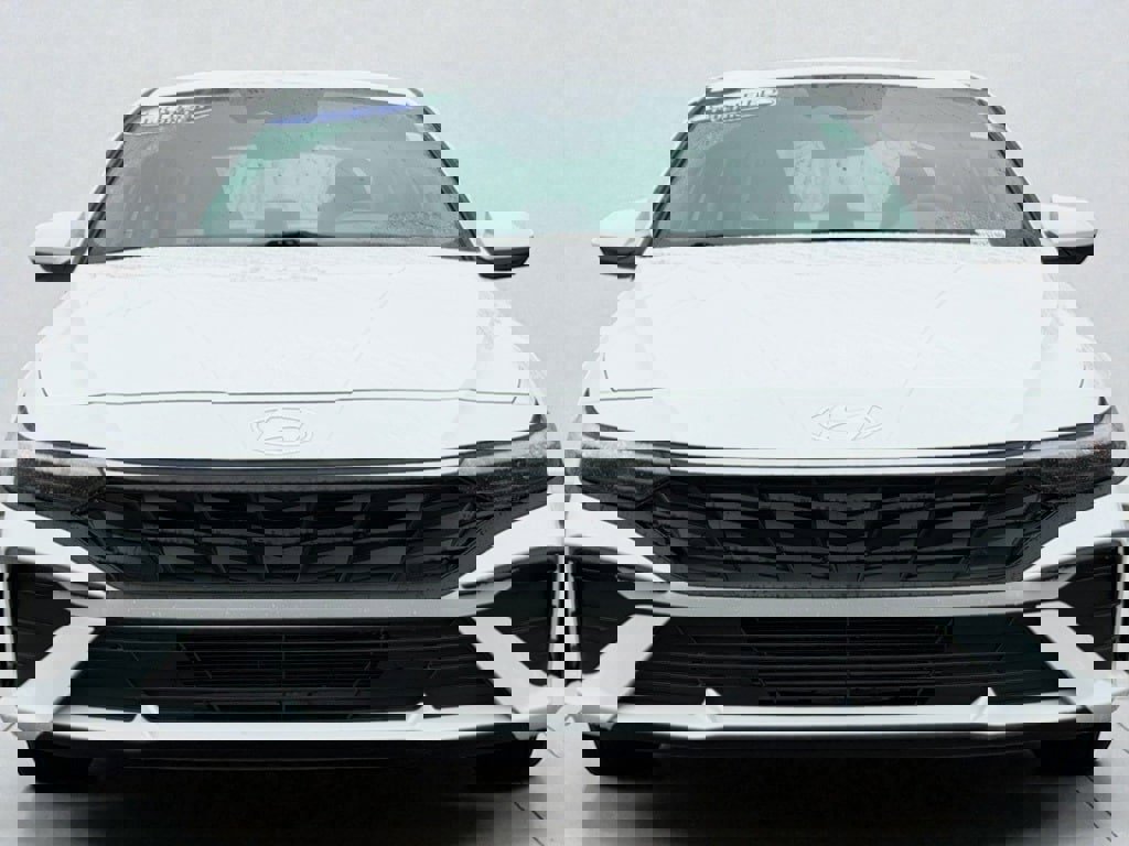 Certified 2025 Hyundai Elantra SE w/ Cargo Package image 6