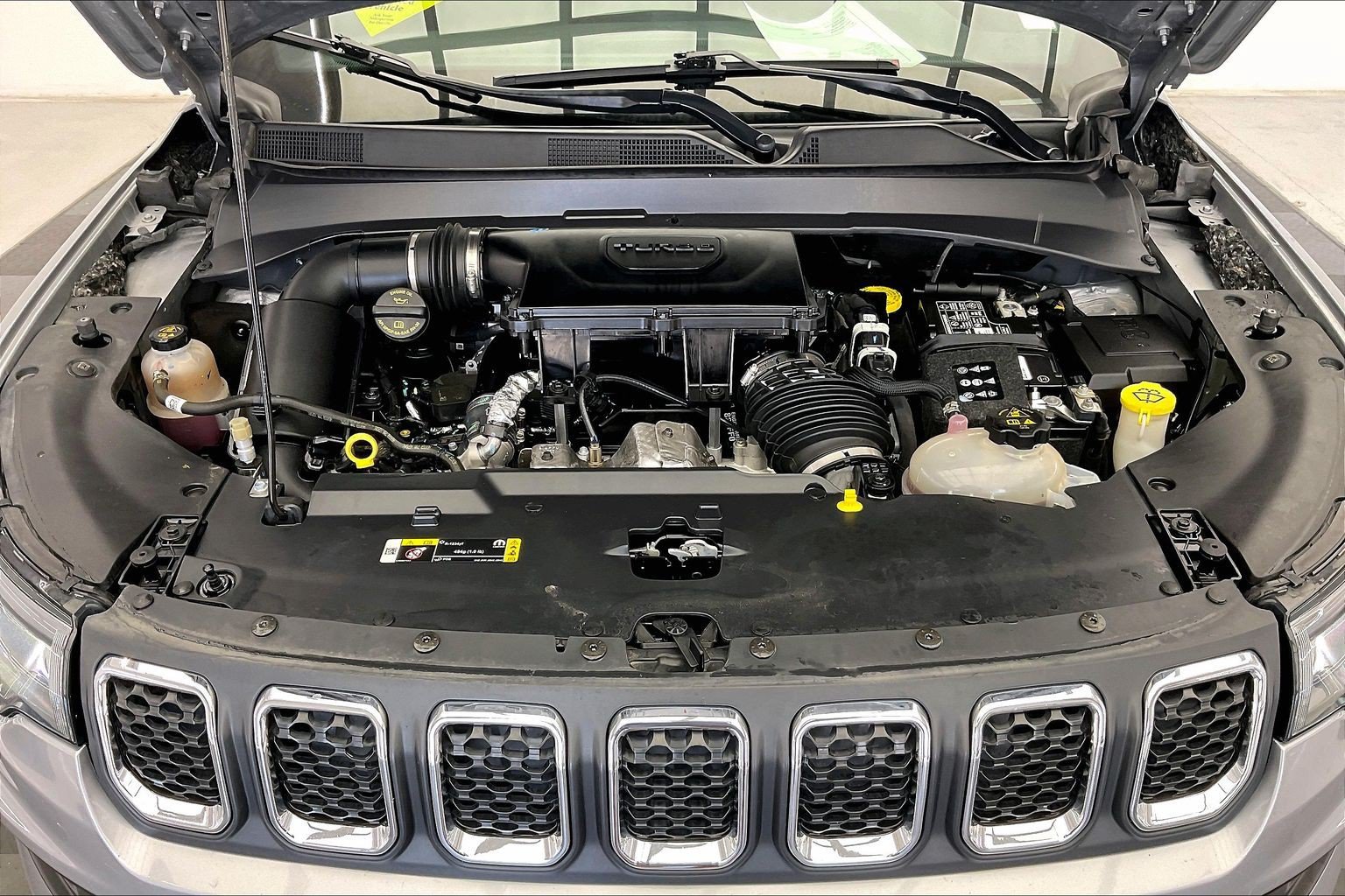 Used 2024 Jeep Compass Latitude AWD/4WD image 9