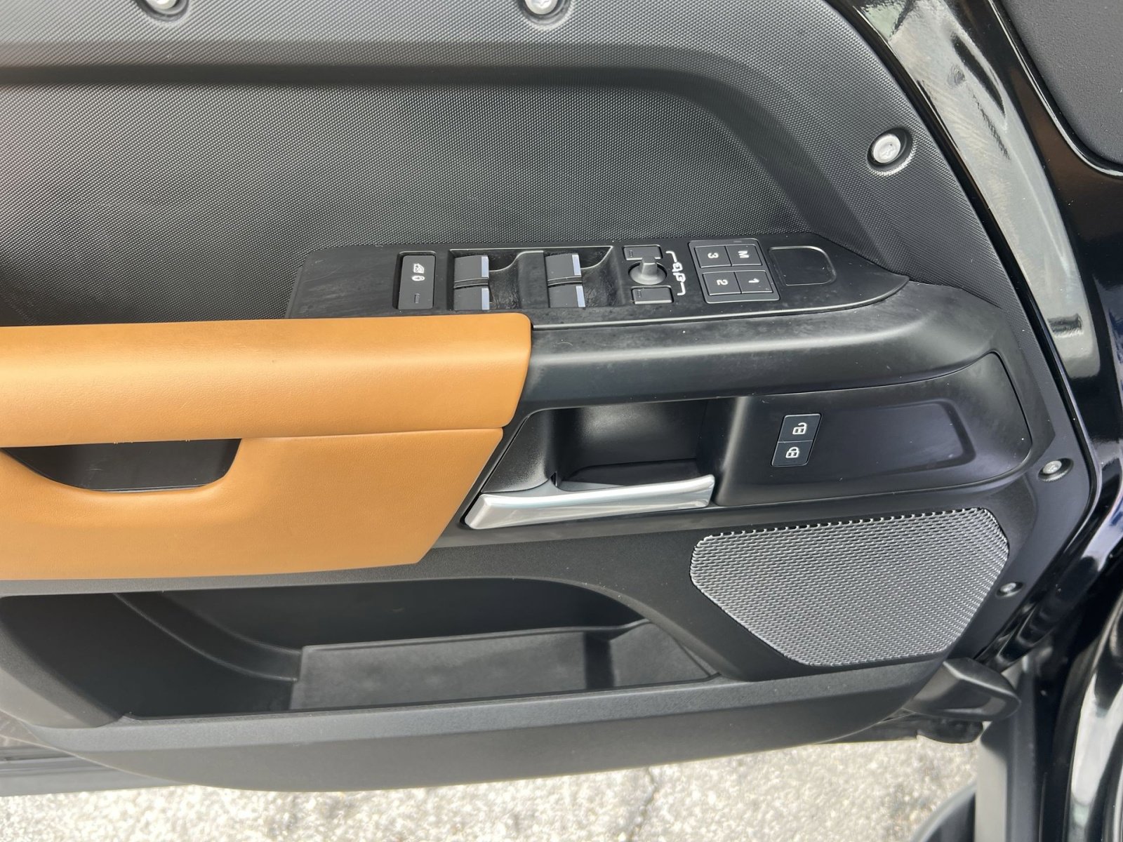 Used 2023 Land Rover Defender 110 S image 15