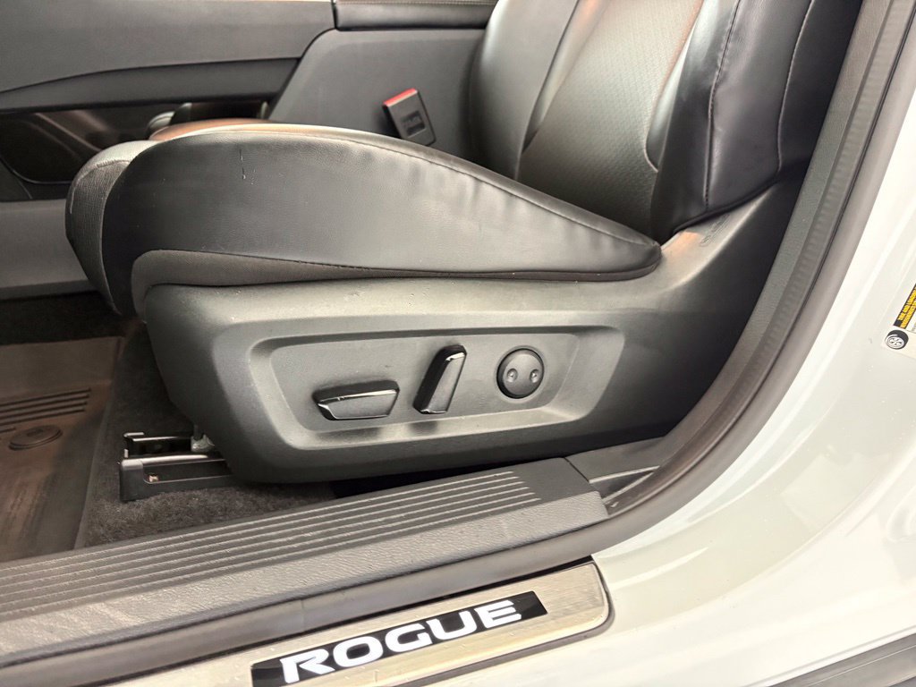 Used 2024 Nissan Rogue SV w/ SV Premium Package FWD image 28