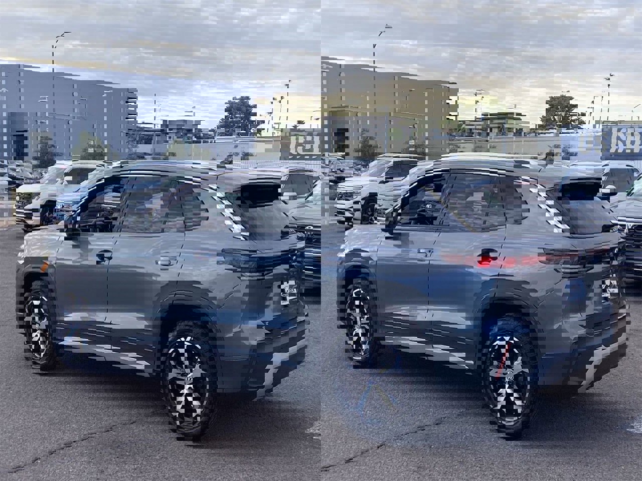 New 2025 Volkswagen Tiguan SE image 4