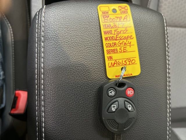 Used 2017 Ford Escape SE w/ Equipment Group 201A image 17