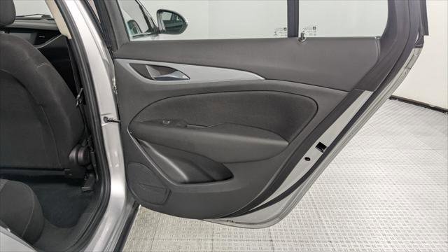 Used 2018 Buick Regal Preferred image 19