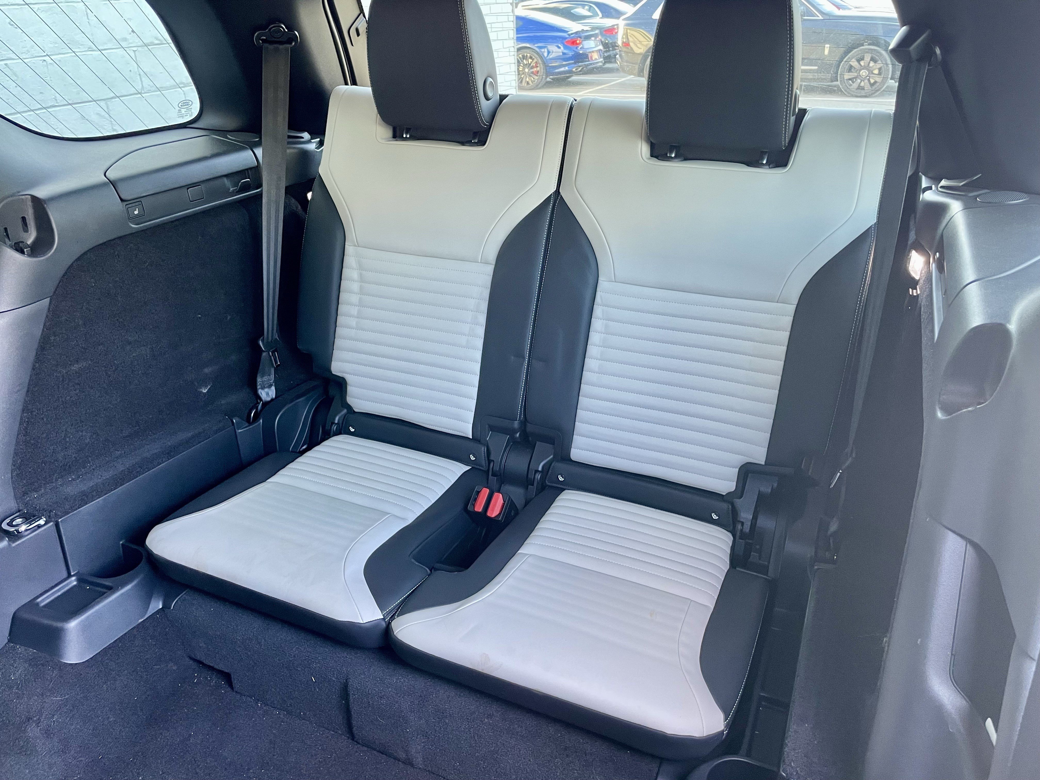 Certified 2025 Land Rover Discovery Metropolitan Edition AWD/4WD image 32
