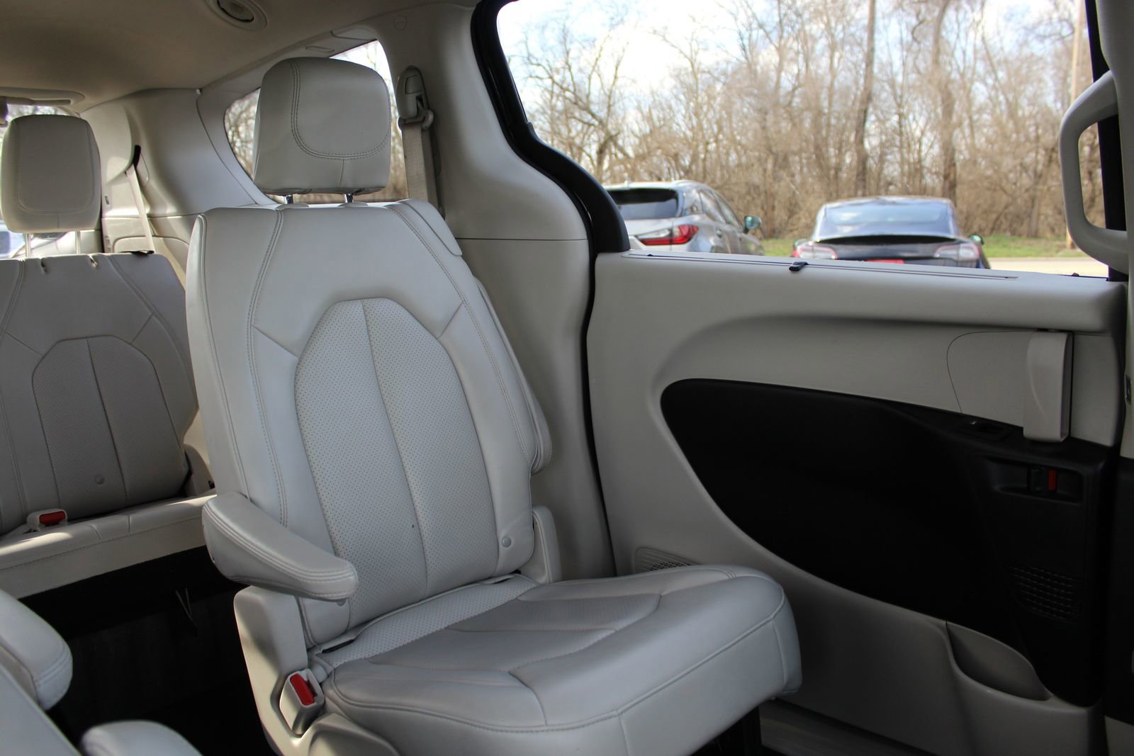 Used 2021 Chrysler Voyager Lxi image 14