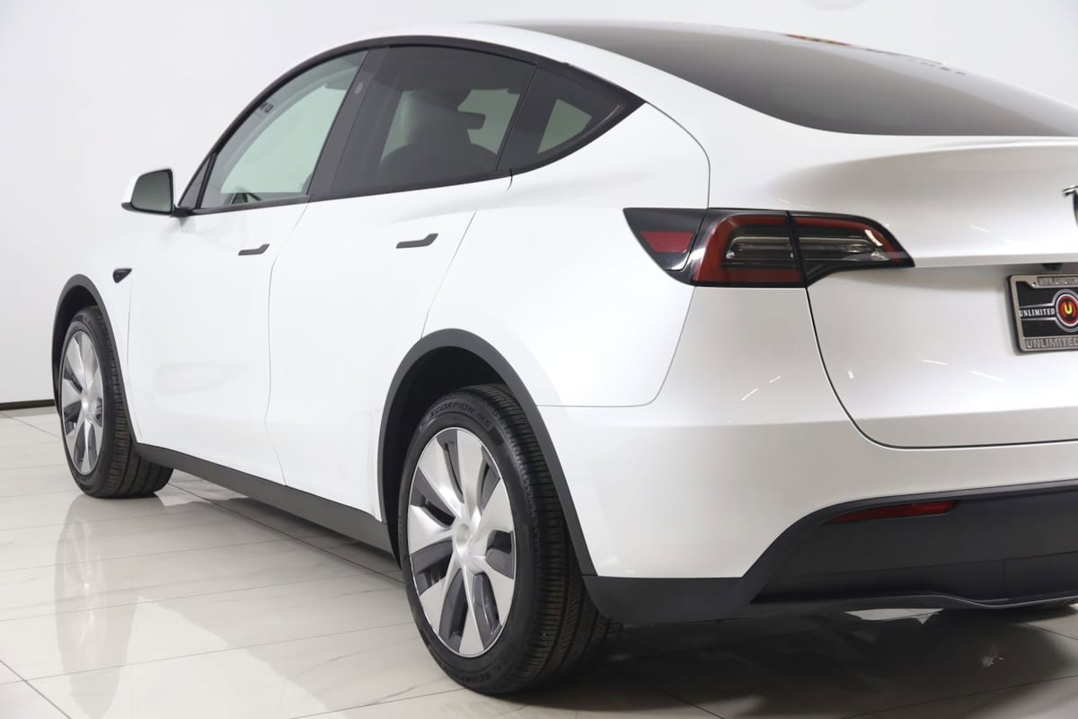Used 2024 Tesla Model Y Long Range AWD/4WD image 24