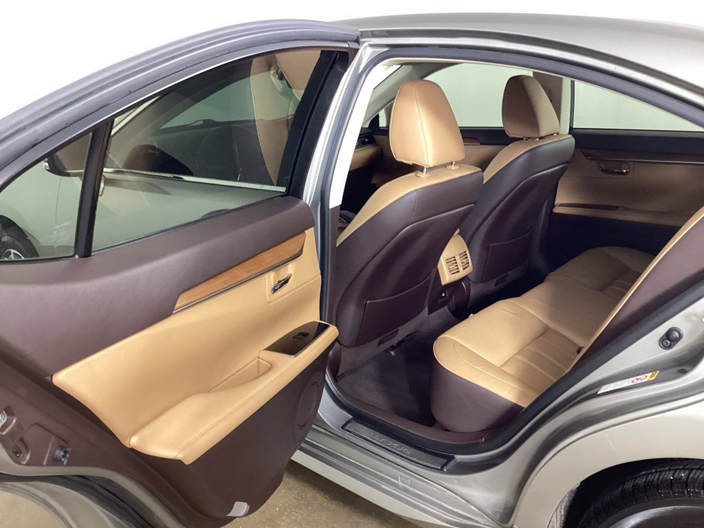 Used 2017 Lexus ES 300h w/ Luxury Package FWD image 26