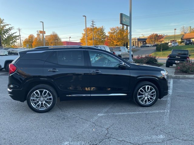 Used 2022 GMC Terrain Denali w/ Denali Premium Package image 5