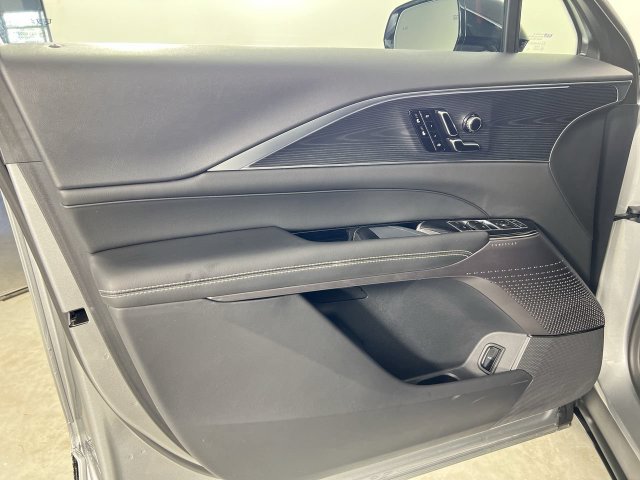 Used 2025 Cadillac Lyriq Luxury w/ LPO, Floor Liner Package AWD/4WD image 23