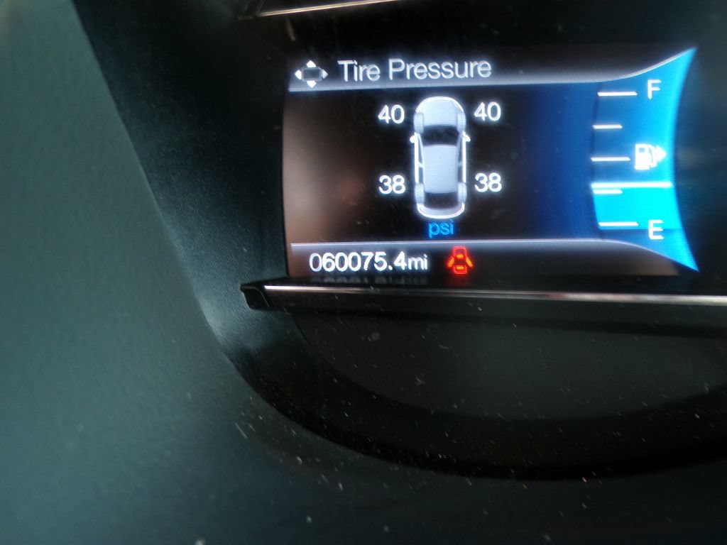 Used 2018 Ford Explorer XLT w/ Equipment Group 202A FWD image 28