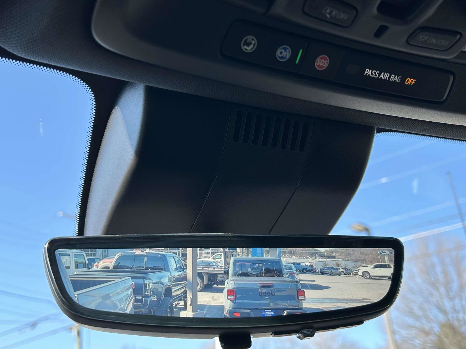 Used 2024 Chevrolet Silverado 1500 ZR2 w/ Technology Package image 29