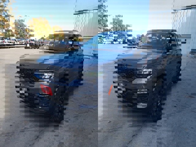 New 2025 Jeep Grand Cherokee Limited image 3