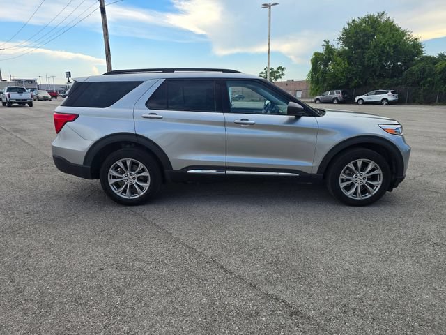 Used 2024 Ford Explorer XLT w/ Equipment Group 202A AWD/4WD image 3