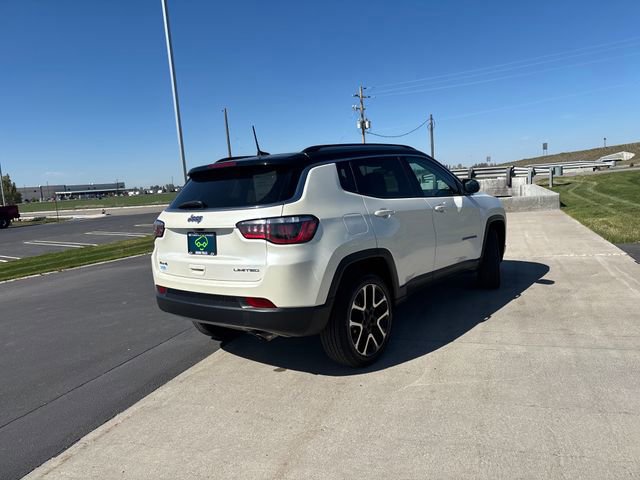 Used 2017 Jeep Compass Limited w/ Navigation Group AWD/4WD image 3