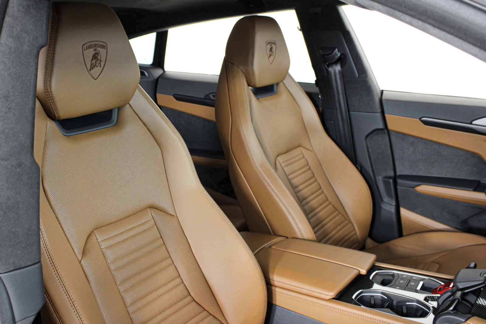 Used 2025 Lamborghini Urus SE AWD/4WD image 24