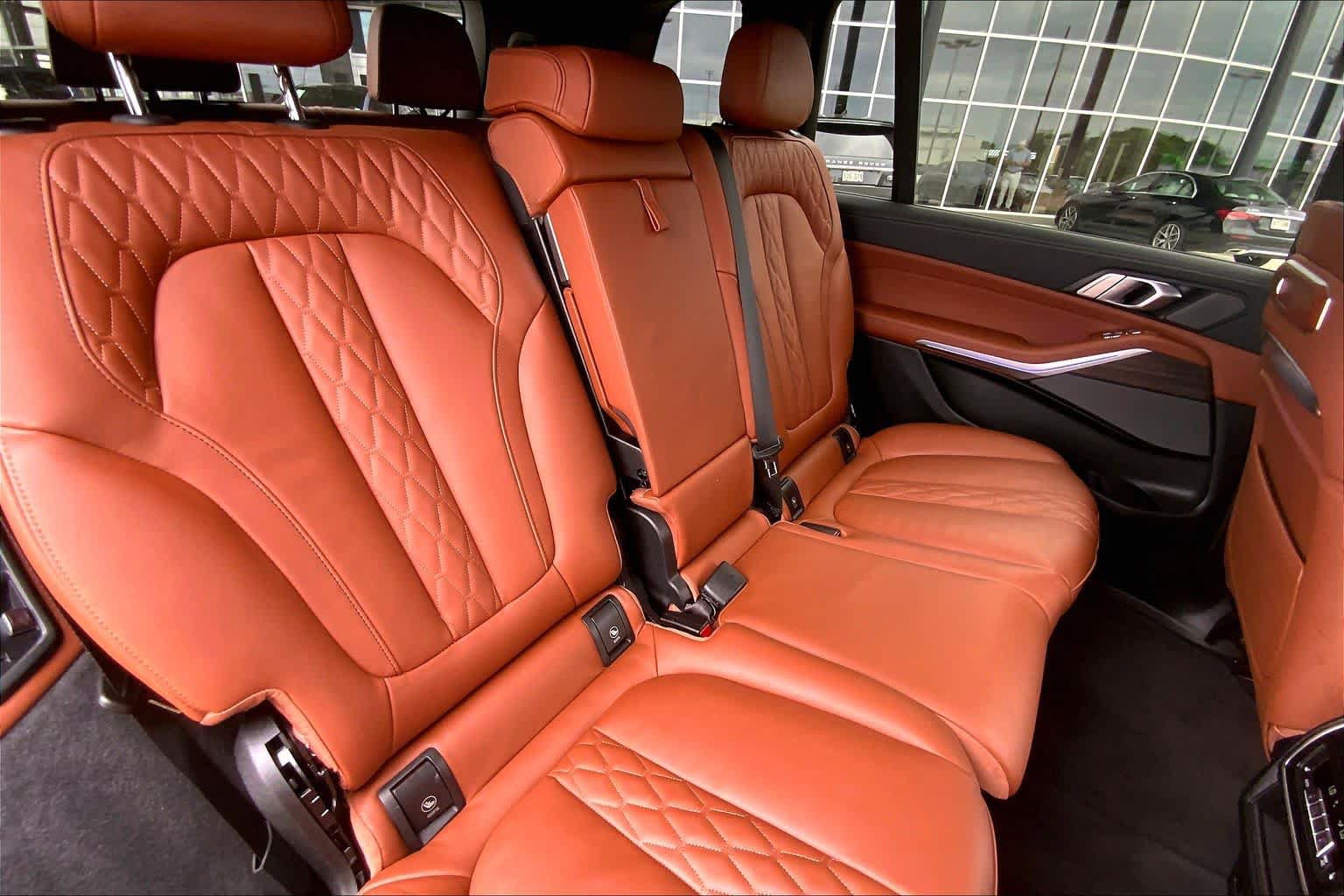 Used 2025 BMW X7 M60i AWD/4WD image 33