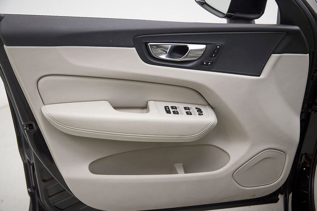 Certified 2023 Volvo XC60 B5 Plus w/ Climate Package image 10