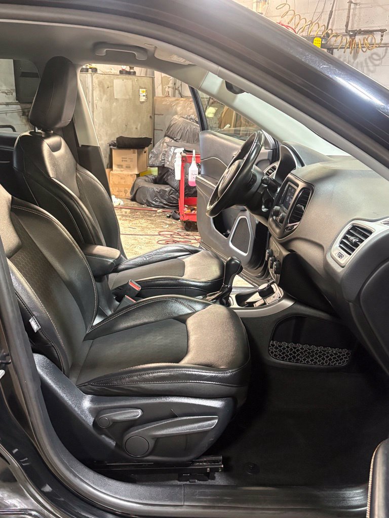 Used 2018 Jeep Compass Latitude AWD/4WD image 14