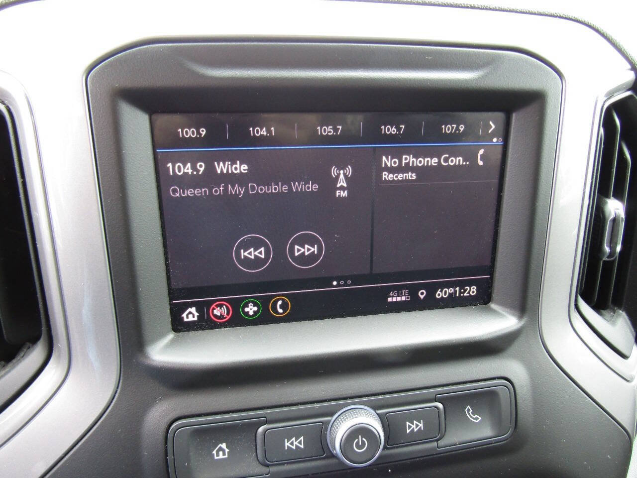 Used 2021 Chevrolet Silverado 2500 Custom w/ Custom Value Package AWD/4WD image 15