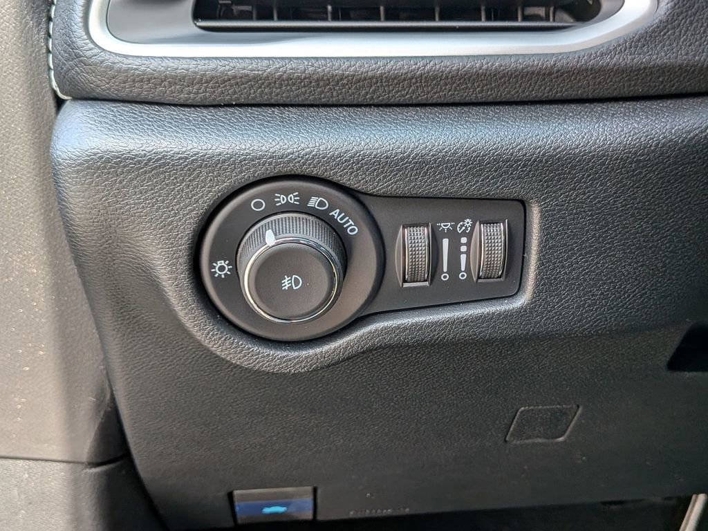 New 2026 Chrysler Pacifica Select image 9